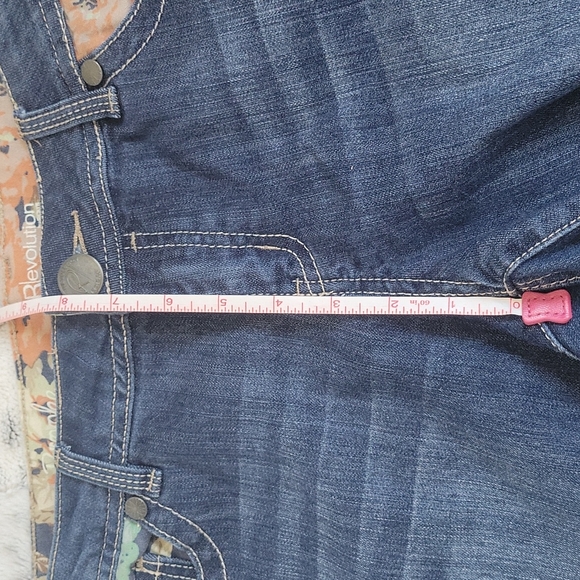 Floral detail jean shorts - Picture 11 of 12